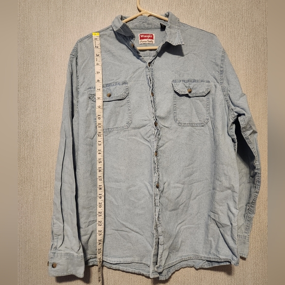Wrangler Premium Quality light denim button up Size Large - Picture 3 of 5